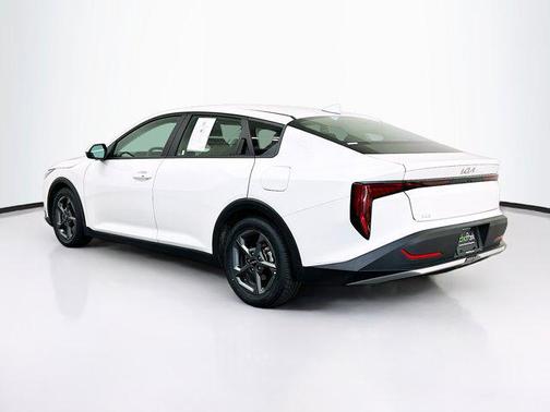 Snow White Pearl 2025 Kia K4 LXS