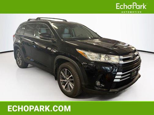 Midnight Black Metallic 2017 Toyota Highlander XLE