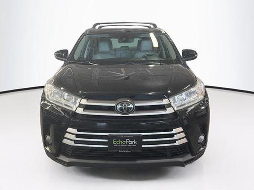Midnight Black Metallic 2017 Toyota Highlander XLE