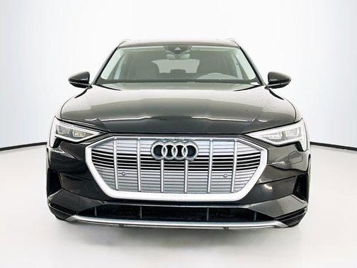 Brilliant Black 2022 Audi e-tron Premium
