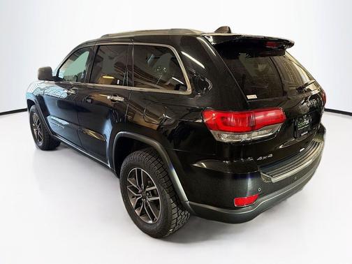 Diamond Black Crystal Pearlcoat 2019 Jeep Grand Cherokee Limited