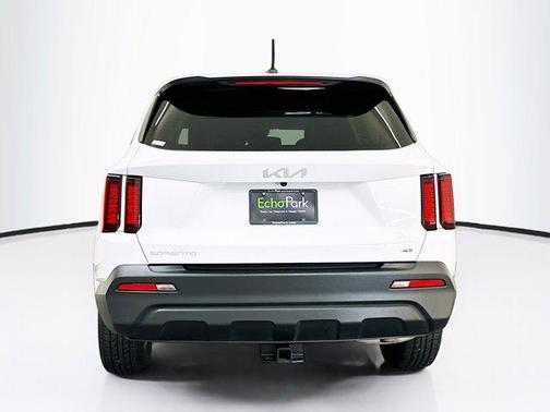 Glacial White Pearl 2023 Kia Sorento LX