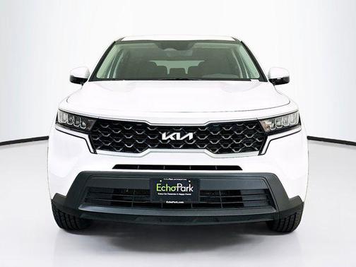 Glacial White Pearl 2023 Kia Sorento LX