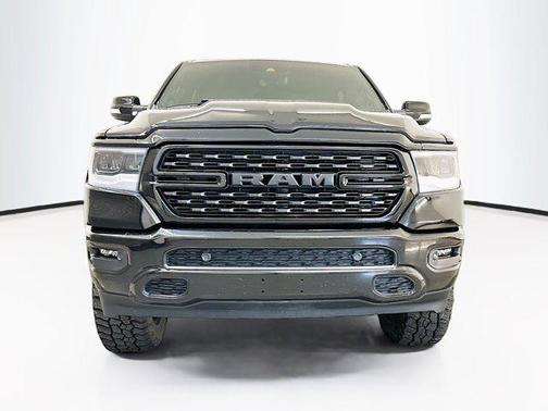 Diamond Black Crystal Pearlcoat 2022 RAM 1500 Big Horn/Lone Star