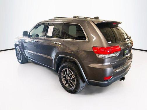 Granite Crystal Metallic Clearcoat 2017 Jeep Grand Cherokee Limited