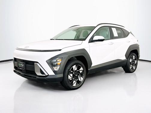 Atlas White 2025 Hyundai KONA SEL