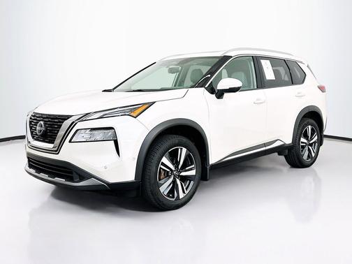 Pearl White Tricoat 2023 Nissan Rogue SL
