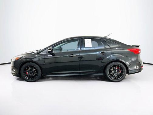 Ruby Red Metallic Tinted Clearcoat 2015 Ford Focus SE