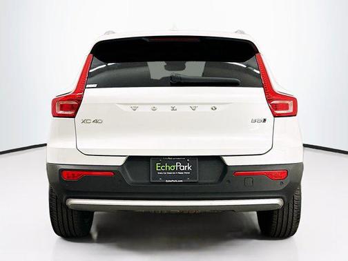 2023 Volvo XC40 B5 Plus Bright Theme