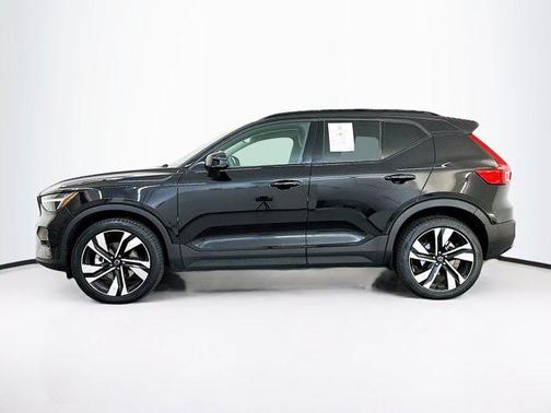 2025 Volvo XC40 B5 Plus Dark Theme