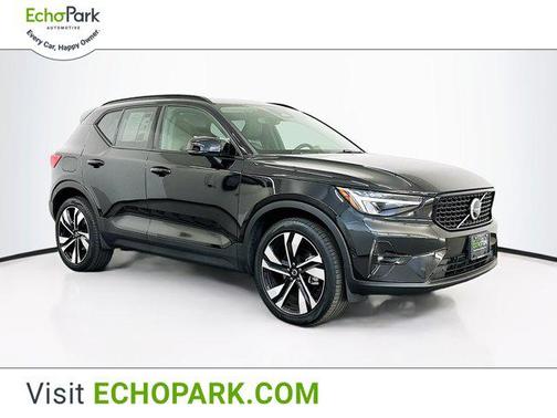 2025 Volvo XC40 B5 Plus Dark Theme