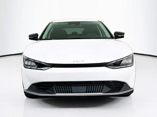 Snow White Pearl 2024 Kia EV6 Light Long Range