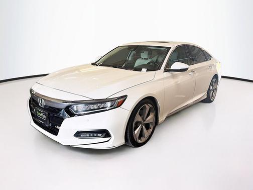 White 2018 Honda Accord Touring