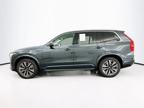 2022 Volvo XC90 T5 Momentum