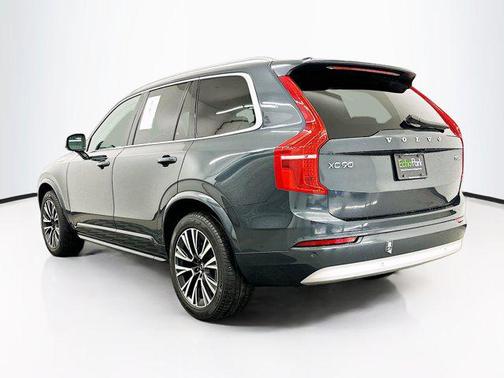 2022 Volvo XC90 T5 Momentum