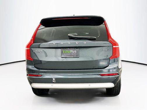 2022 Volvo XC90 T5 Momentum