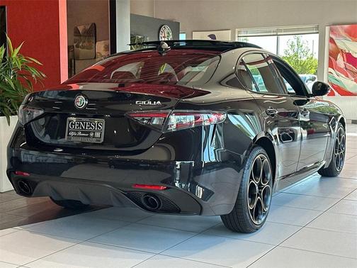 2025 Alfa Romeo Giulia Intensa