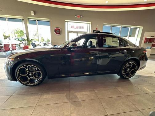 2025 Alfa Romeo Giulia Intensa