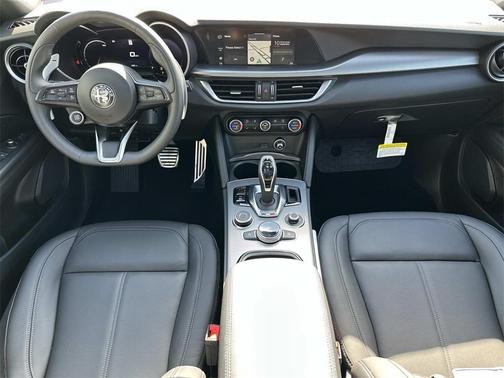 2025 Alfa Romeo Stelvio Base