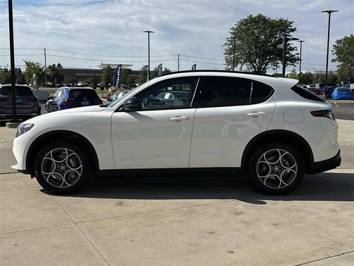 2025 Alfa Romeo Stelvio Base