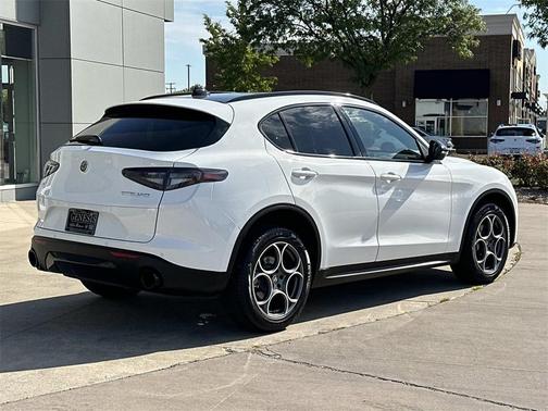 2025 Alfa Romeo Stelvio Base