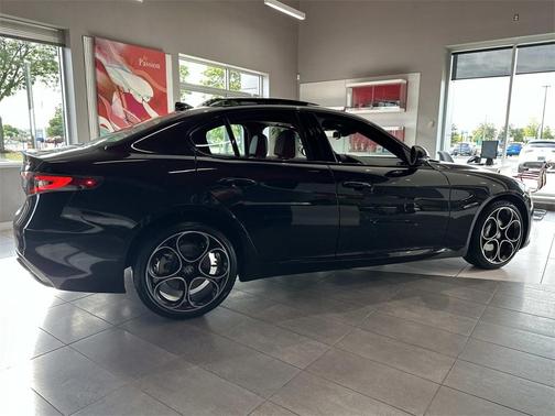 2025 Alfa Romeo Giulia Base