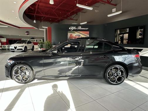 2025 Alfa Romeo Giulia Base