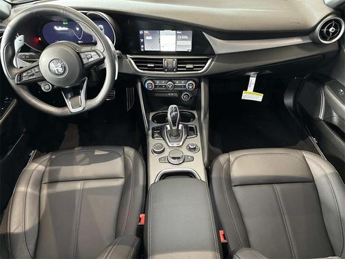 2025 Alfa Romeo Giulia Base