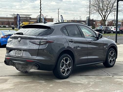 2025 Alfa Romeo Stelvio Base