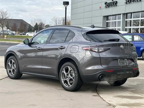 2025 Alfa Romeo Stelvio Base