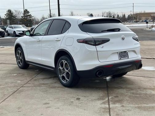 2025 Alfa Romeo Stelvio Base