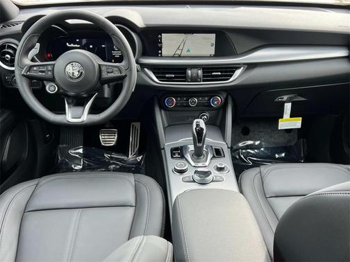 2025 Alfa Romeo Stelvio Base