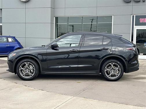 2025 Alfa Romeo Stelvio Base