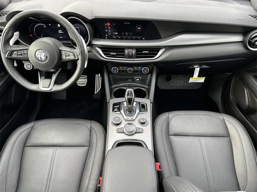 2025 Alfa Romeo Stelvio Base