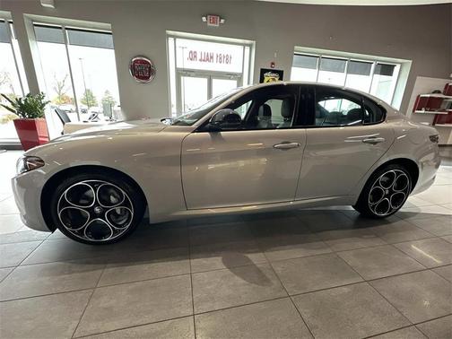 2025 Alfa Romeo Giulia Base