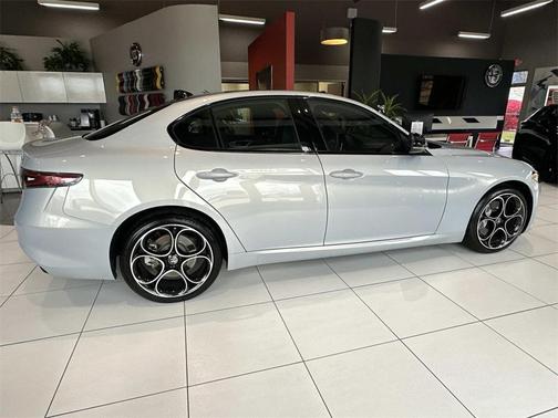 2025 Alfa Romeo Giulia Base