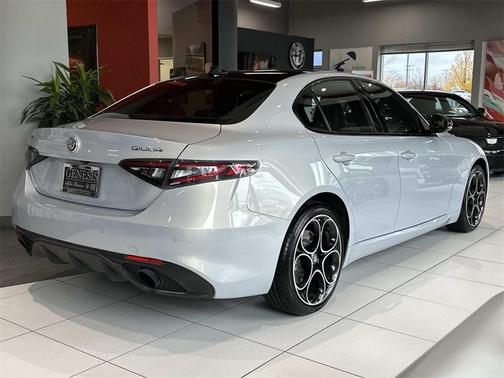 2025 Alfa Romeo Giulia Base