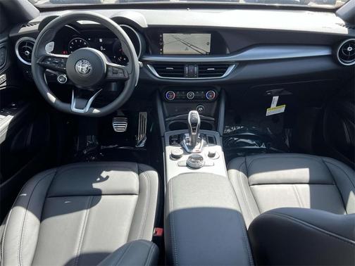 2025 Alfa Romeo Stelvio Base