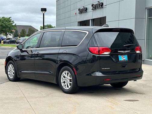 2023 Chrysler Voyager LX