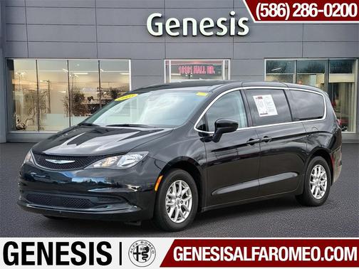 2023 Chrysler Voyager LX