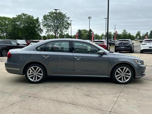 2019 Volkswagen Passat 2.0T Wolfsburg