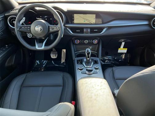 2025 Alfa Romeo Stelvio Base