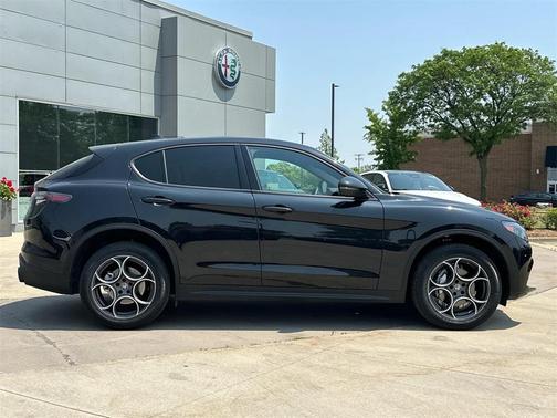 2025 Alfa Romeo Stelvio Base