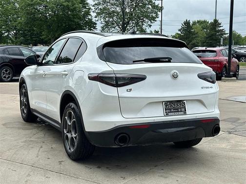 2025 Alfa Romeo Stelvio Base