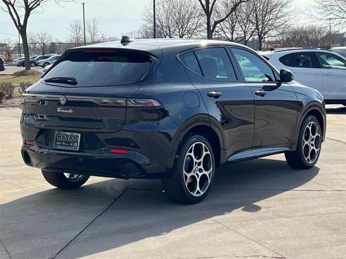 2025 Alfa Romeo Tonale Base