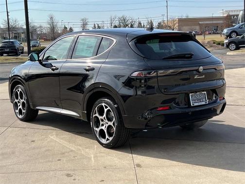 2025 Alfa Romeo Tonale Base