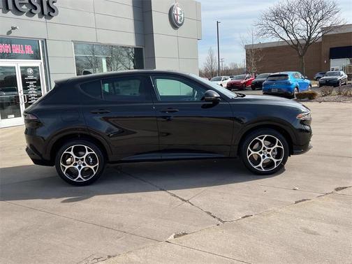 2025 Alfa Romeo Tonale Base