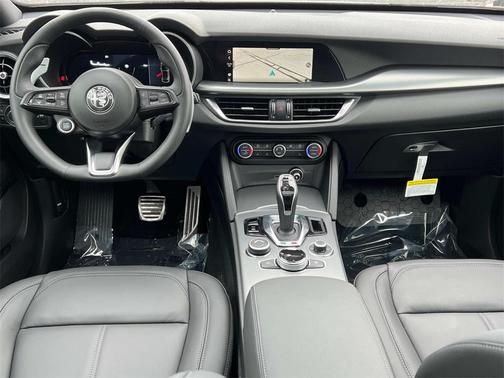 2025 Alfa Romeo Stelvio Base