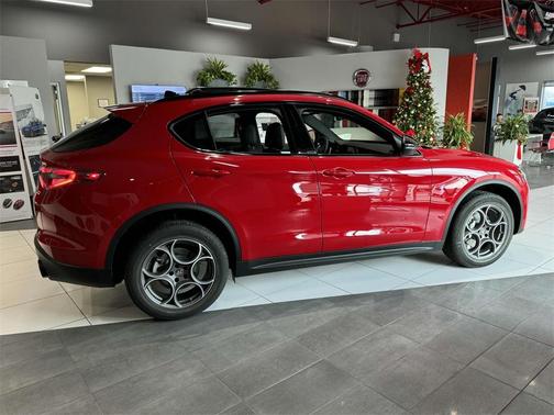2025 Alfa Romeo Stelvio Base