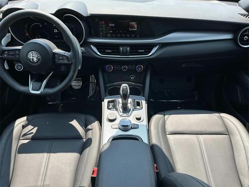 2025 Alfa Romeo Stelvio Base